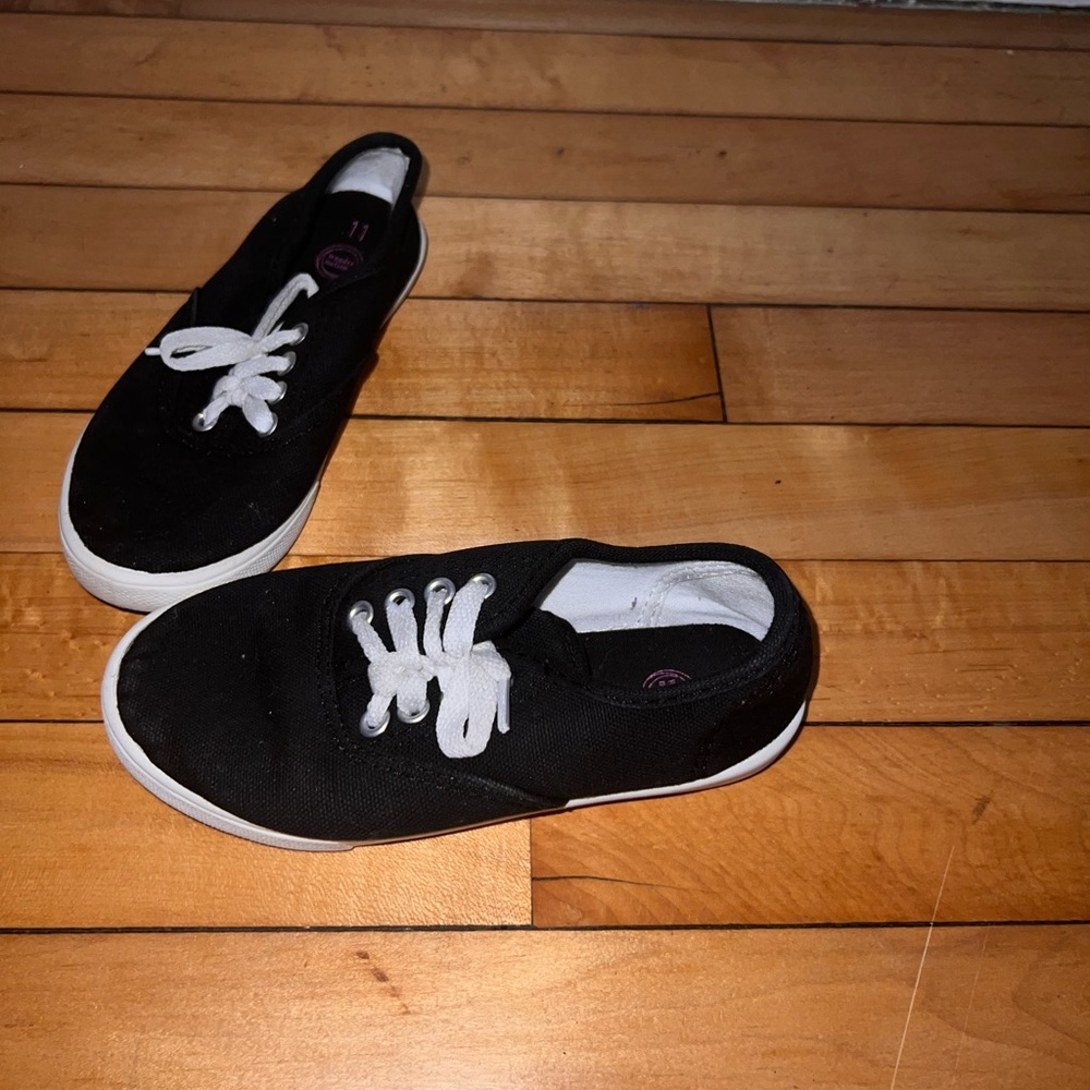 Girls shoes